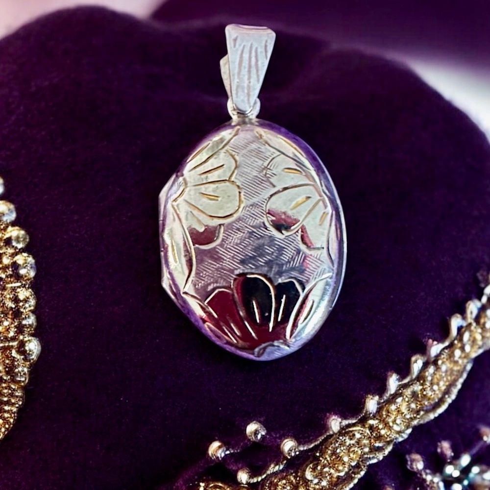 Vintage Silver Locket pendant